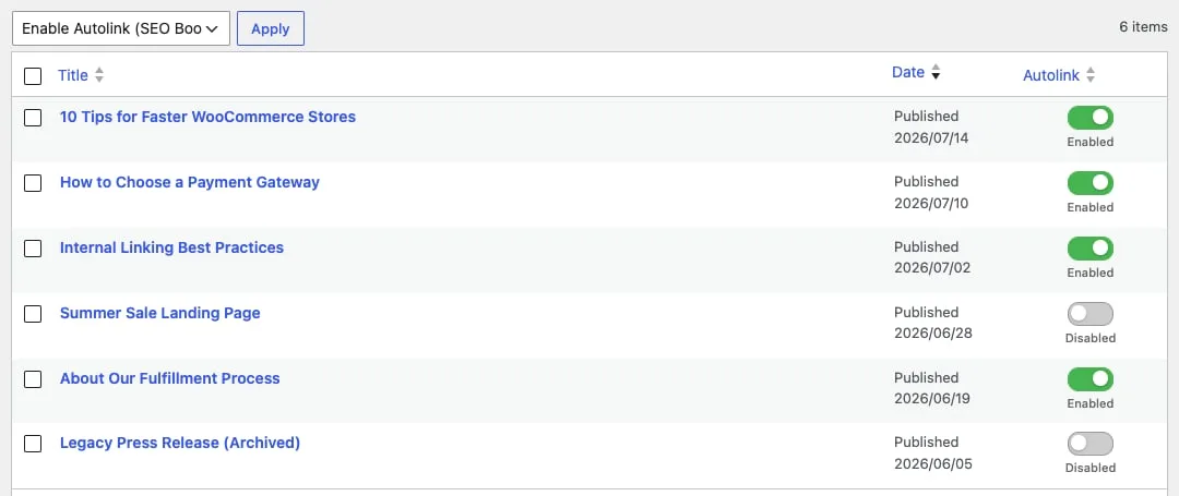 WordPress-indlægsliste med SEO Boosters Autolink-kolonne, toggles per række og bulk-handlingen Enable Autolink